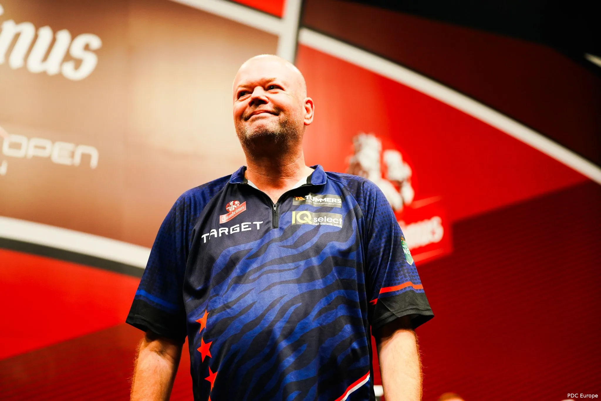 Van Barneveld bizarrely nearly defeated by his own darts against